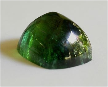 GREEN TOURMALINE (BRAZIL) – SUGARLOAF/CAT’S-EYE CABOCHON 2.97 CT.
